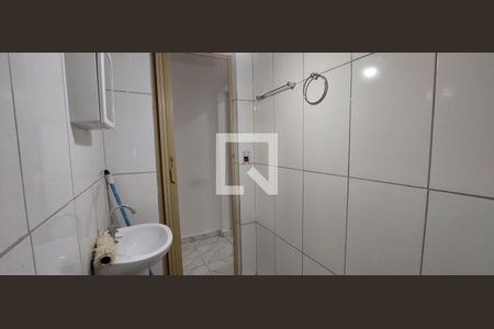 Banheiro  de casa para alugar com 1 quarto, 42m² em Vila Suica, Santo André