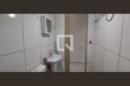 Banheiro  de casa para alugar com 1 quarto, 42m² em Vila Suica, Santo André