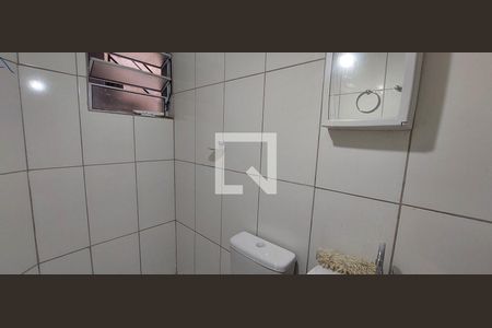 Banheiro  de casa para alugar com 1 quarto, 42m² em Vila Suica, Santo André