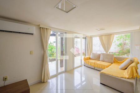 Sala de casa para alugar com 3 quartos, 266m² em Jardim Isabel, Porto Alegre