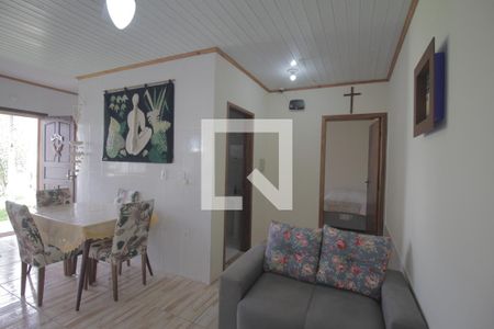 Casa à venda com 45m², 1 quarto e 2 vagasSala