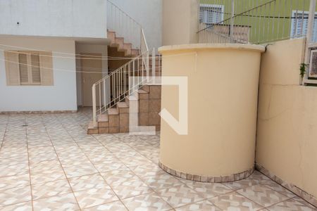 Casa à venda com 228m², 4 quartos e 5 vagas Casa à venda com 228m², 4 quartos e 5 vagasÁrea externa