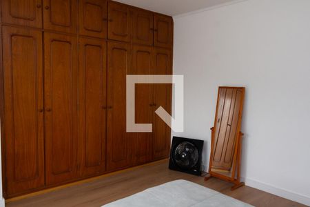 Casa à venda com 228m², 4 quartos e 5 vagas Casa à venda com 228m², 4 quartos e 5 vagasQuarto 4