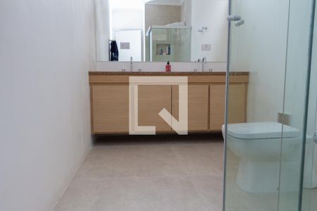 Casa à venda com 228m², 4 quartos e 5 vagas Casa à venda com 228m², 4 quartos e 5 vagasBanheiro