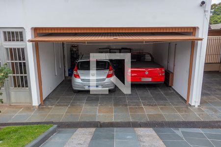 Casa à venda com 228m², 4 quartos e 5 vagas Casa à venda com 228m², 4 quartos e 5 vagasÁrea externa