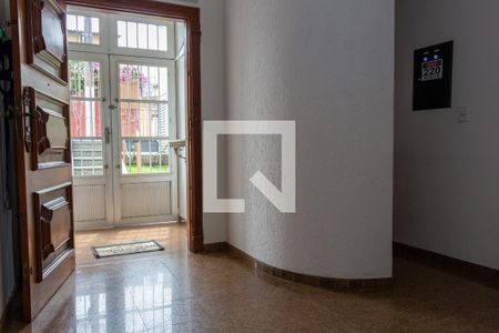 Casa à venda com 228m², 4 quartos e 5 vagas Casa à venda com 228m², 4 quartos e 5 vagasÁrea externa