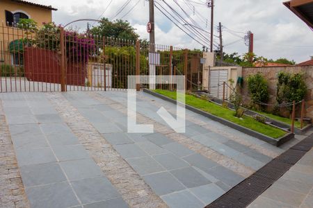 Casa à venda com 228m², 4 quartos e 5 vagas Casa à venda com 228m², 4 quartos e 5 vagasÁrea externa