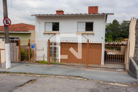Casa à venda com 228m², 4 quartos e 5 vagas Casa à venda com 228m², 4 quartos e 5 vagasFachada