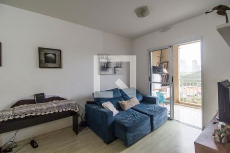 Sala de TV de apartamento à venda com 3 quartos, 80m² em Jardim Tupanci, Barueri