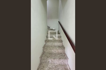 Escada de casa de condomínio à venda com 2 quartos, 67m² em Vila Homero Thon, Santo André