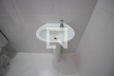 Banheiro de casa para alugar com 1 quarto, 50m² em Parque Guarani, São Paulo