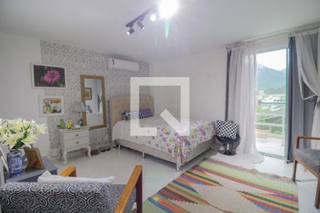 Suíte master de casa de condomínio à venda com 4 quartos, 200m² em Vargem Grande, Rio de Janeiro