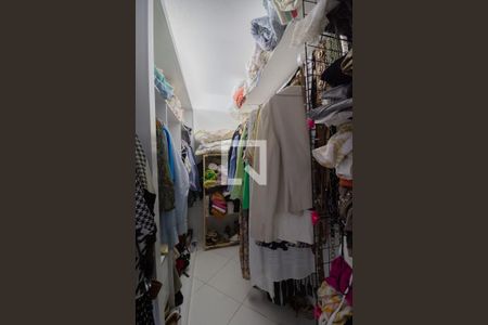 Closet da suíte 1 de casa de condomínio à venda com 4 quartos, 200m² em Vargem Grande, Rio de Janeiro