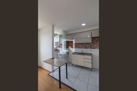 Sala/Cozinha/Área de Serviço de apartamento para alugar com 2 quartos, 38m² em Vila Nhocune, São Paulo