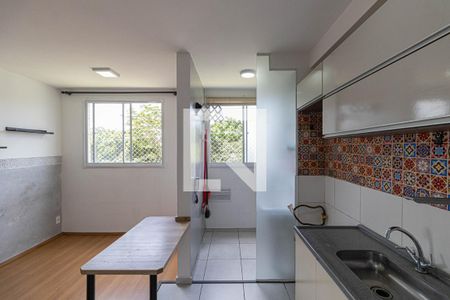 Sala/Cozinha/Área de Serviço de apartamento para alugar com 2 quartos, 38m² em Vila Nhocune, São Paulo