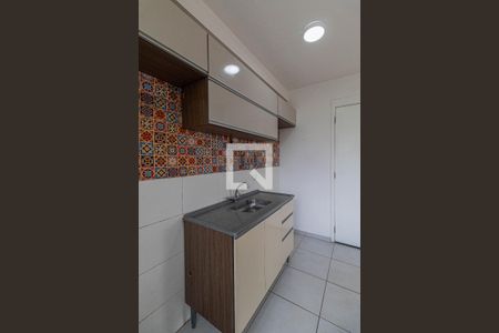 Sala/Cozinha/Área de Serviço de apartamento para alugar com 2 quartos, 38m² em Vila Nhocune, São Paulo
