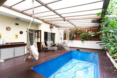 Casa à venda com 308m², 3 quartos e 4 vagas Casa à venda com 308m², 3 quartos e 4 vagasÁrea comum - Piscina / churrasqueira