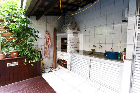 Casa à venda com 308m², 3 quartos e 4 vagas Casa à venda com 308m², 3 quartos e 4 vagasÁrea comum - Piscina / churrasqueira