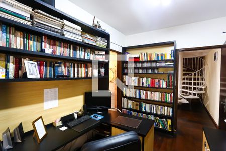 Casa à venda com 308m², 3 quartos e 4 vagas Casa à venda com 308m², 3 quartos e 4 vagasEscritório