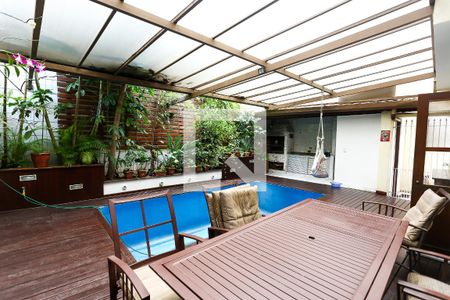 Casa à venda com 308m², 3 quartos e 4 vagas Casa à venda com 308m², 3 quartos e 4 vagasÁrea comum - Piscina / churrasqueira