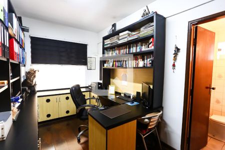 Casa à venda com 308m², 3 quartos e 4 vagas Casa à venda com 308m², 3 quartos e 4 vagasEscritório