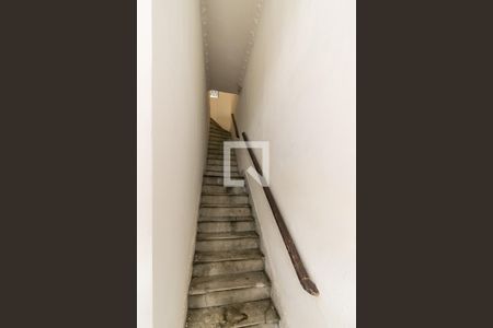 Apartamento para alugar com 40m², 2 quartos e sem vaga Apartamento para alugar com 40m², 2 quartos e sem vagaEscada de acesso ao imóvel