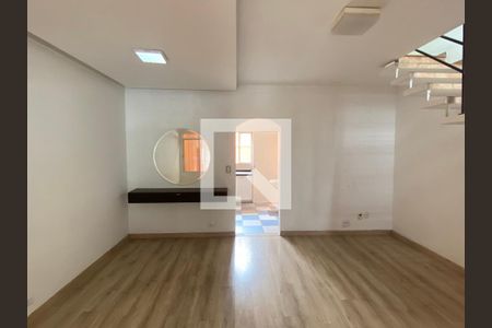 Casa à venda com 100m², 2 quartos e 2 vagasSala