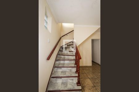 Escada de casa de condomínio à venda com 4 quartos, 125m² em Vila das Oliveiras, Taboão da Serra