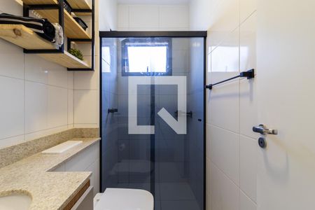 Banheiro de kitnet/studio para alugar com 1 quarto, 27m² em Indianópolis, São Paulo