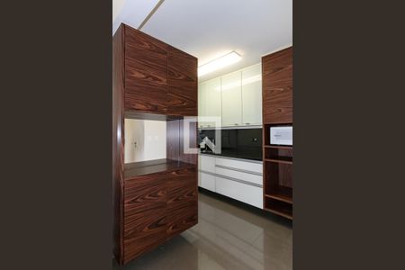 Cozinha de apartamento para alugar com 2 quartos, 117m² em Itaim Bibi, São Paulo