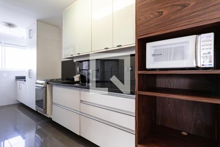 Cozinha de apartamento para alugar com 2 quartos, 117m² em Itaim Bibi, São Paulo