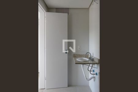 Banheiro da Suíte de apartamento à venda com 2 quartos, 57m² em Santo Antônio, Porto Alegre