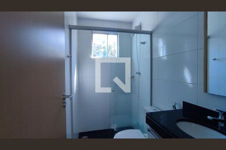 Banheiro  de apartamento à venda com 2 quartos, 40m² em Cabral, Contagem