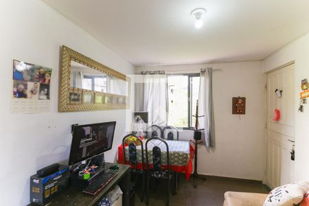 Sala de apartamento para alugar com 2 quartos, 45m² em Jardim Mirna, Taboão da Serra