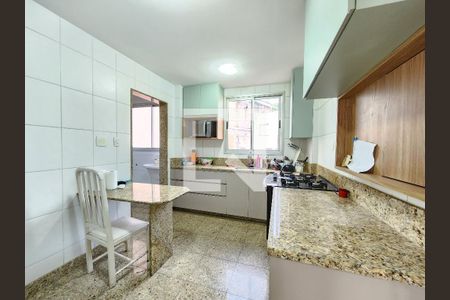 Cozinha de apartamento à venda com 4 quartos, 140m² em Buritis, Belo Horizonte