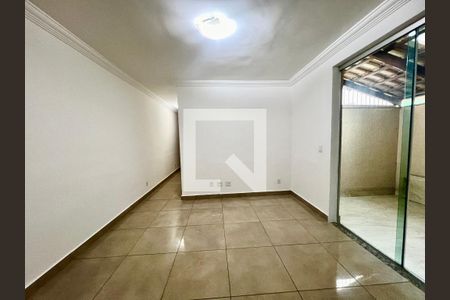 Sala de apartamento à venda com 2 quartos, 80m² em Cabral, Contagem
