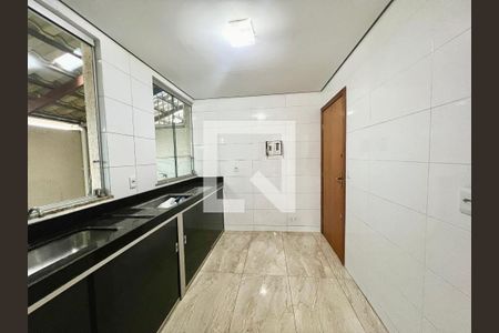 Cozinha de apartamento à venda com 2 quartos, 80m² em Cabral, Contagem