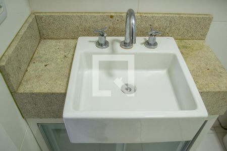 Banheiro - pia de apartamento à venda com 1 quarto, 40m² em Praia de Belas, Porto Alegre