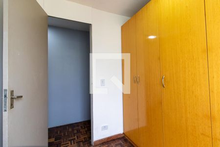 Quarto 1 de apartamento para alugar com 2 quartos, 55m² em Novo Mundo, Curitiba