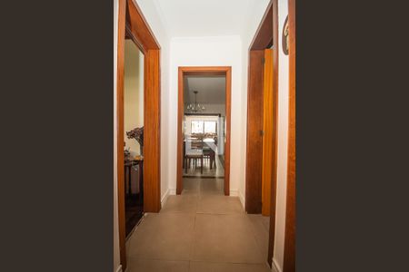 Corredor de casa à venda com 2 quartos, 120m² em Campo Novo, Porto Alegre