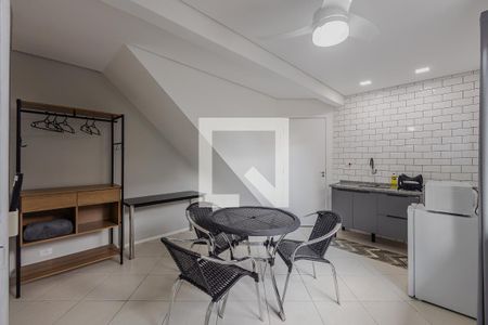 Sala de kitnet/studio para alugar com 1 quarto, 30m² em Jardim das Bandeiras, São Paulo