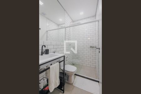 Banheiro de kitnet/studio para alugar com 1 quarto, 25m² em Jardim das Bandeiras, São Paulo