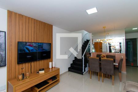 Sala de casa à venda com 3 quartos, 127m² em Vila Olinda, São Paulo