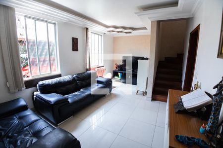 Sala de casa à venda com 3 quartos, 160m² em Santa Mônica, Belo Horizonte