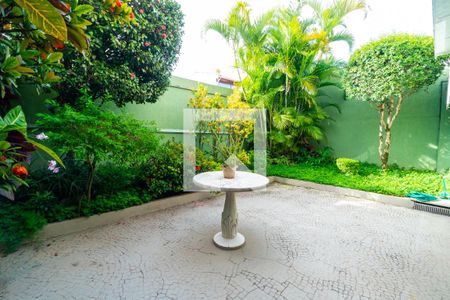 Jardim da Sala de casa à venda com 4 quartos, 300m² em Mirandópolis, São Paulo