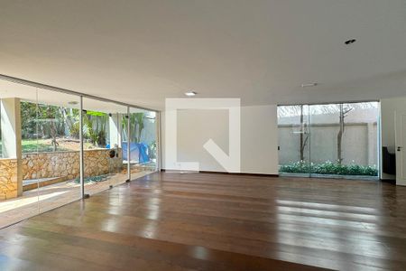 Sala de casa de condomínio para alugar com 4 quartos, 575m² em Alphaville Residencial Um, Barueri