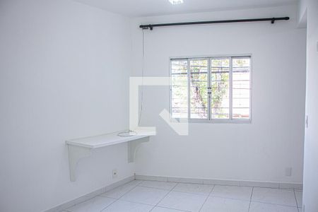 Quarto de kitnet/studio para alugar com 1 quarto, 20m² em Caxingui, São Paulo