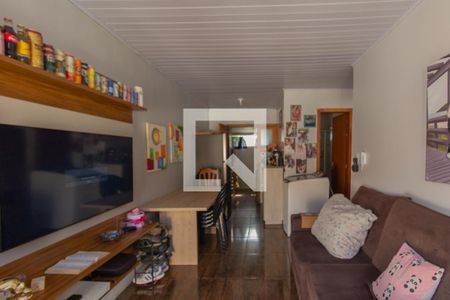 Casa à venda com 55m², 2 quartos e 2 vagasSala