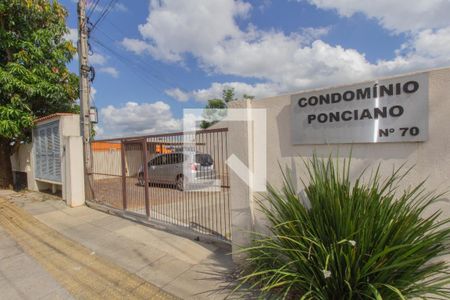 Casa à venda com 55m², 2 quartos e 2 vagas Casa à venda com 55m², 2 quartos e 2 vagasFachada