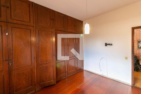 Quarto 1 de casa para alugar com 3 quartos, 360m² em Carlos Prates, Belo Horizonte